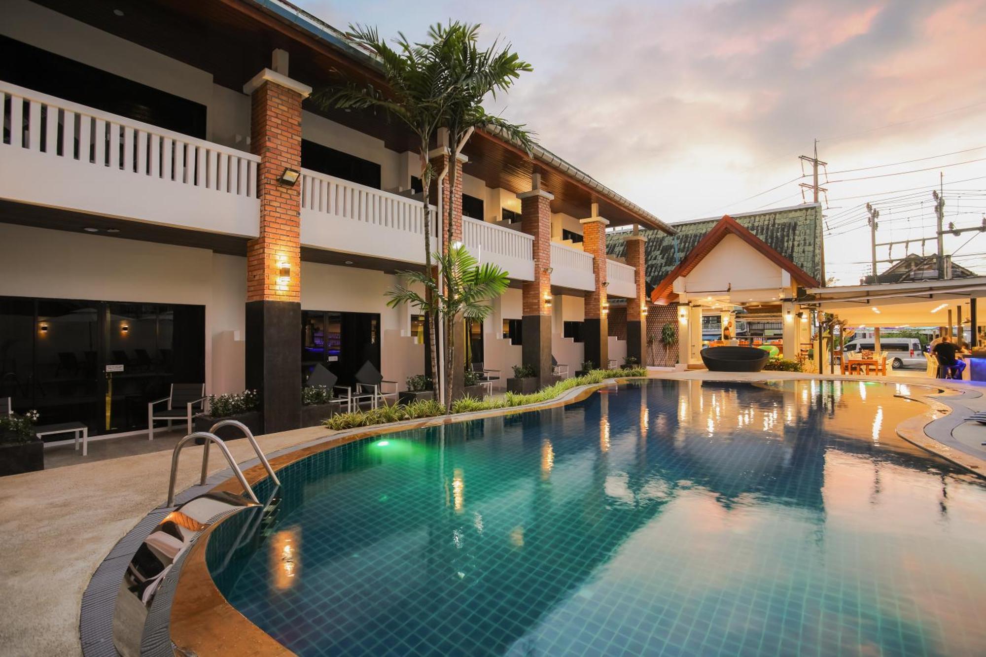 Etk Patong Resort Екстер'єр фото