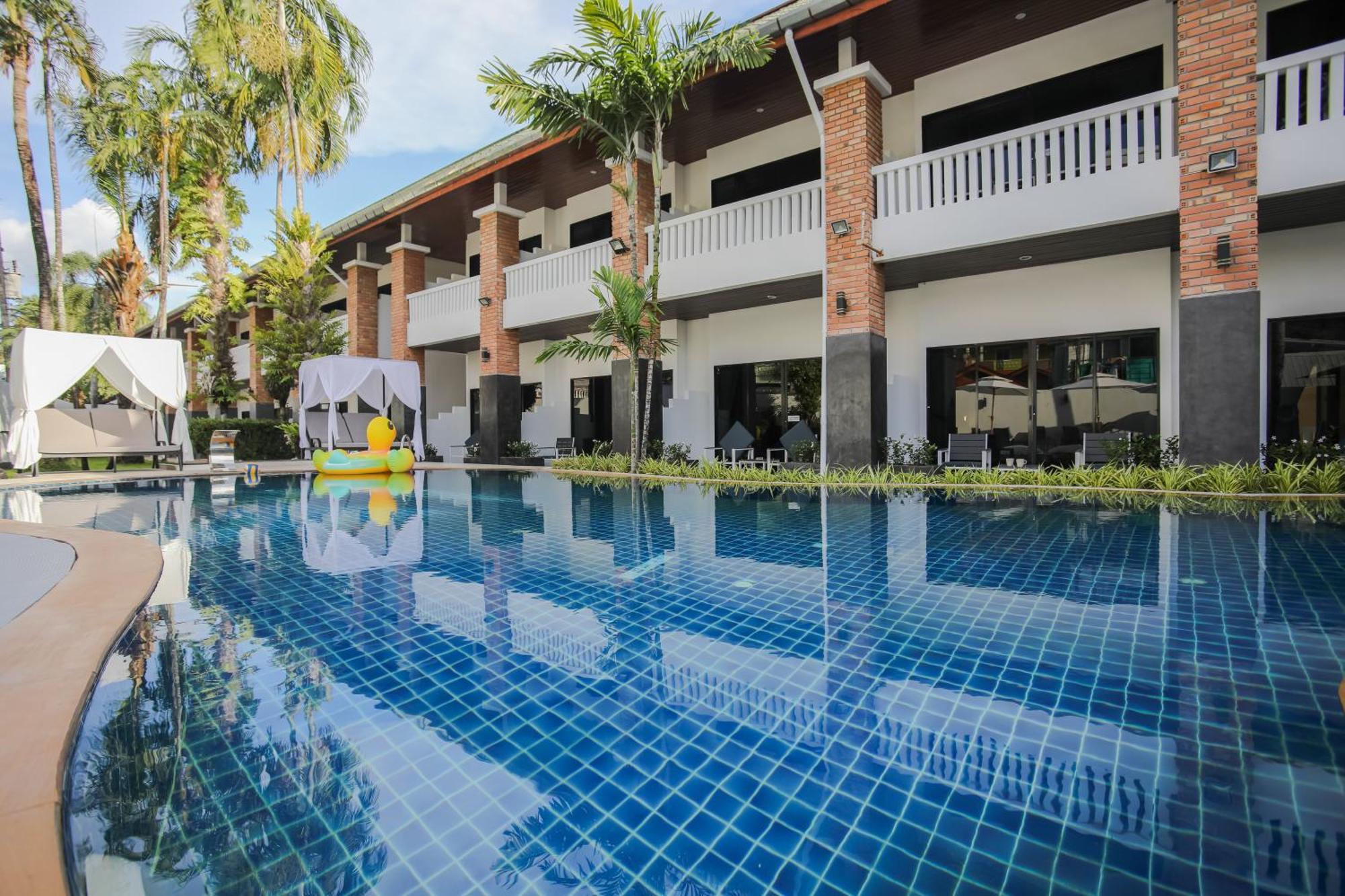 Etk Patong Resort Екстер'єр фото